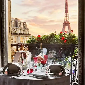 Plaza Athenee - Dorchester Collection ***** Paris
